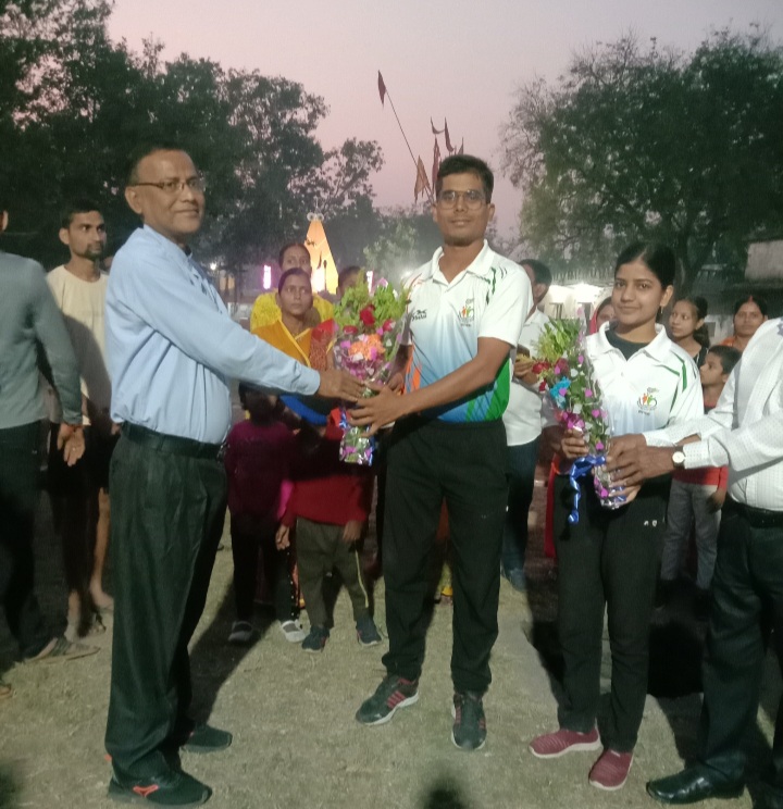 भगत सिंह स्पोर्ट्स अकादमी आदित्यपुर के दीपक कुमार और लक्ष्मी कुमारी का झारखंड प्रतिनिधित्व करने का हुआ चयन, समाज सेवी सुबोध शरण ने किया स्वागत।