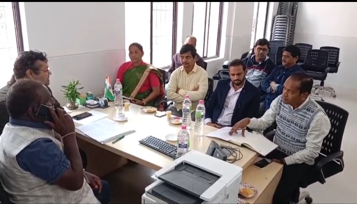 अनुमंडल अस्पताल चक्रधरपुर में रोगी कल्याण समिति की बैठक कर 24 विभिन्न बिंदुओं पर किया गया प्रस्ताव पारित।