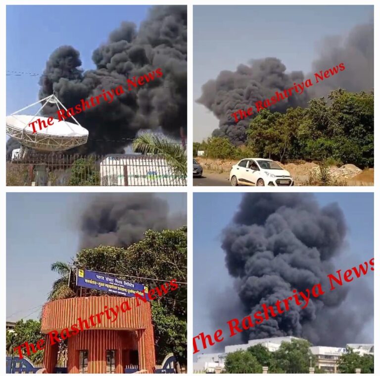 रांची में जुमार नदी के पास स्थित बीएसएनएल कार्यालय कैंपस में लगी भीषण आग।