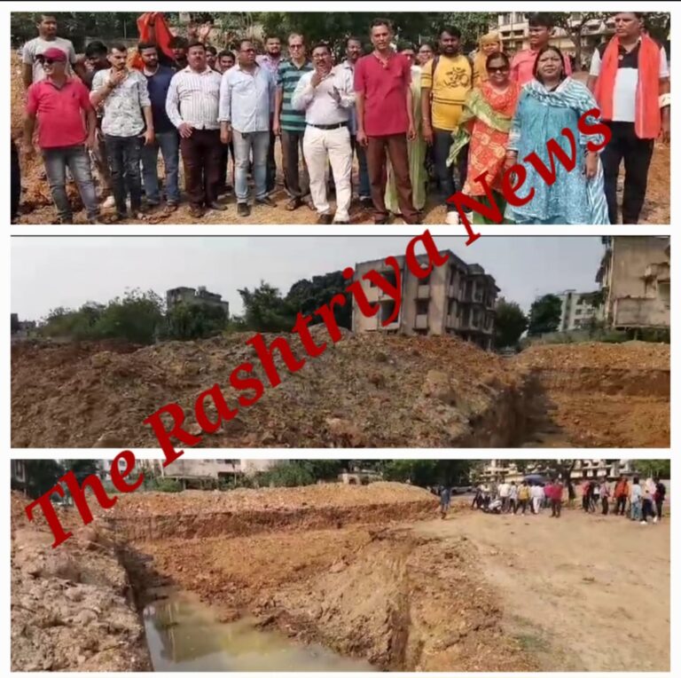 “मैदान नही तो वोट नही” के नारे के साथ सीतारामडेरा में लोगो ने किया भवन निर्माण के लिए खोदे गए गड्डे का विरोध।