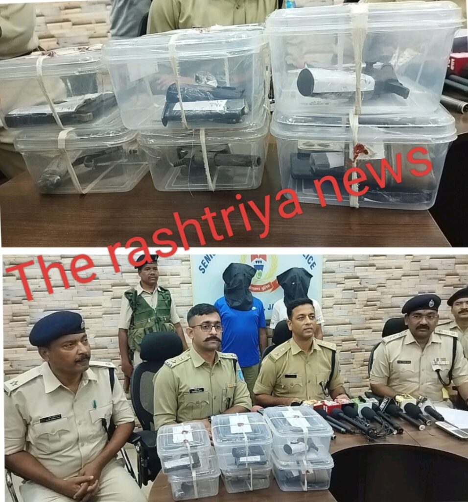 अखिलेश गिरोह के 2 अपराधियो को 6 हथियार के साथ पुलिस ने किया गिरफ्तार।