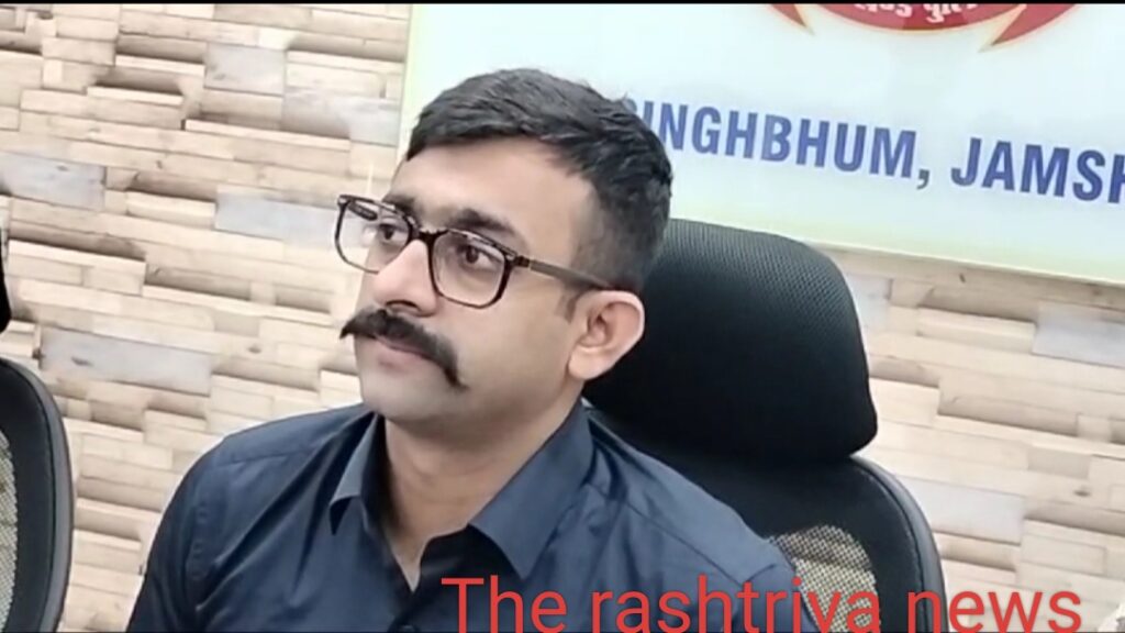 पूर्वी सिंहभूम जिले के आरक्षी अधीक्षक ऋषभ गर्ग ने संवाददाता सम्मेलन में दो मामलों का खुलासा किया।