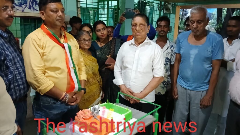 युवा जनशक्ति मोर्चा के राष्ट्रीय अध्यक्ष ने जन्मदिन पर भारत सेवा आश्रम में केक काटकर मनाया जन्मदिन।